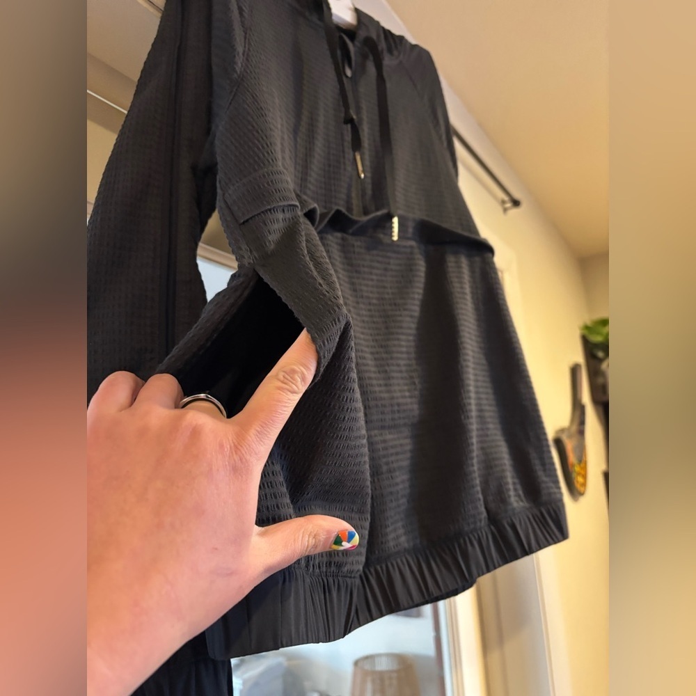 Black Lululemon Hoodie Quarter Zip Women’s Size Small? - Picture 2 of 10